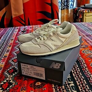 New balance classics women size 5.5